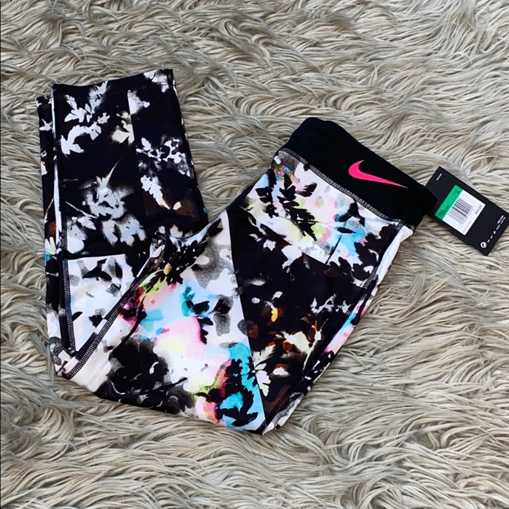 Girls Nike tight fit leggings